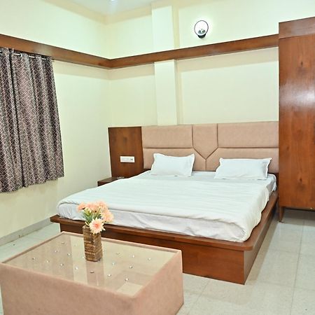Indore Palace Exterior photo