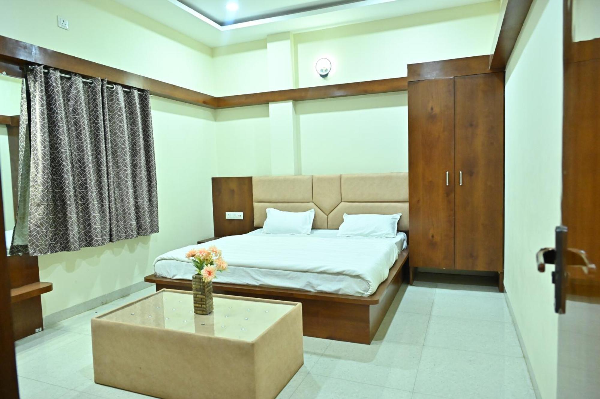Indore Palace Exterior photo